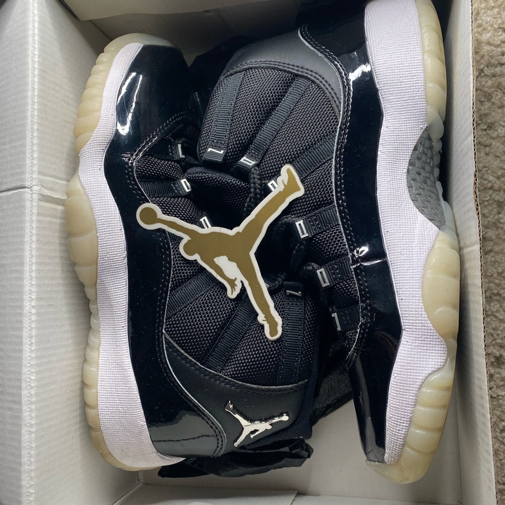 Air Jordan 11 Retro (GS) - Picture 1 of 4
